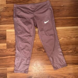 Nike DRI-FIT Cropped Leggings
